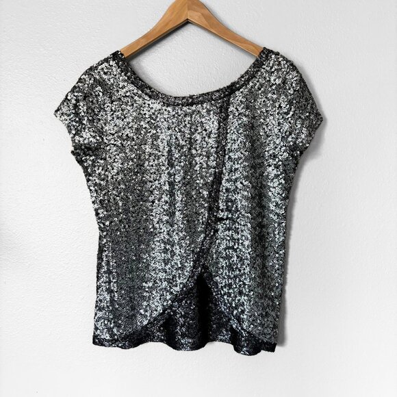 Free People Forever Sparkle Silver Sequin Scallop Back Blouse Womens Size XS - Picture 4 of 10